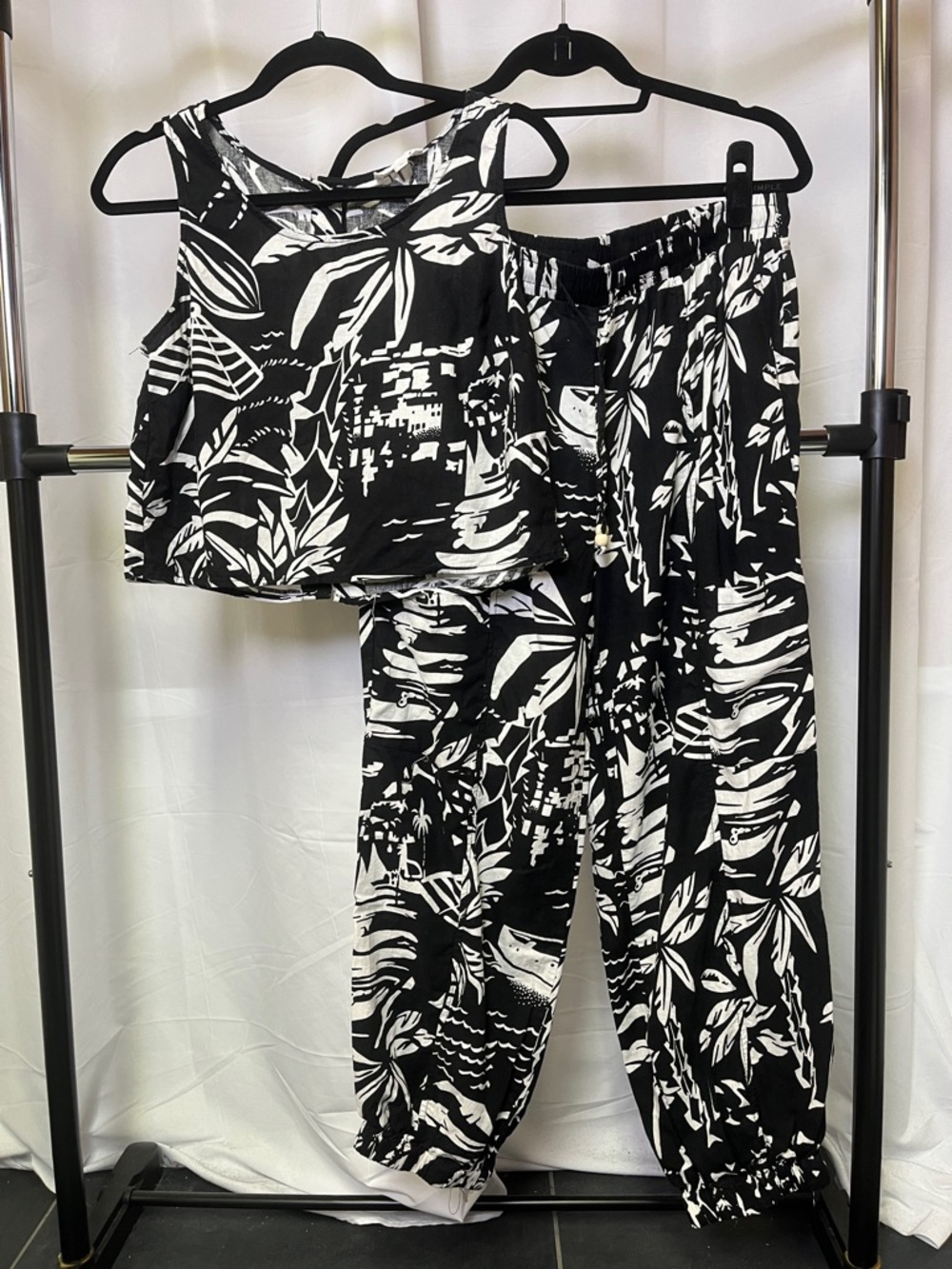 Panama Jack women’s Black & White Two-Piece Linen blend tank and pant Set medium